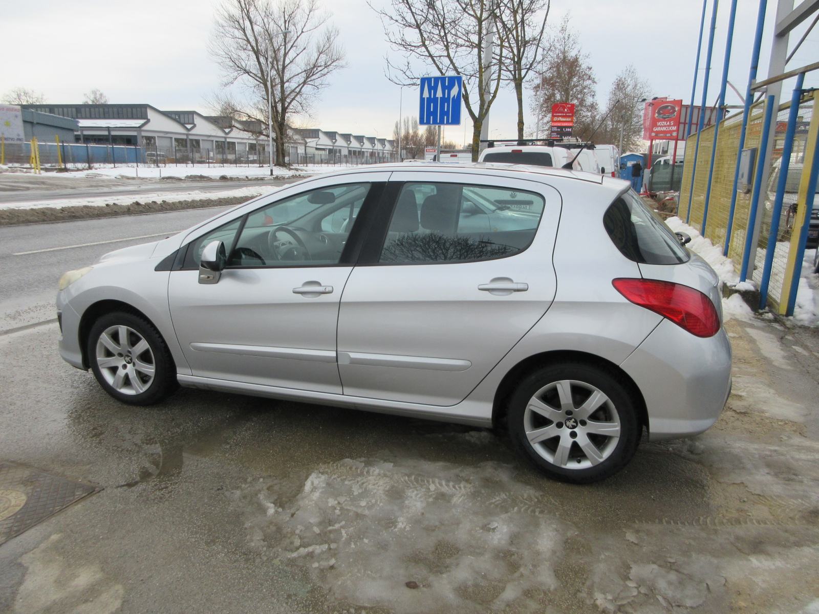 Peugeot 308 1,6 e-HDi,111Ks,Novo registriran,Nove Zimske Gume,Klima,., fotografija 6