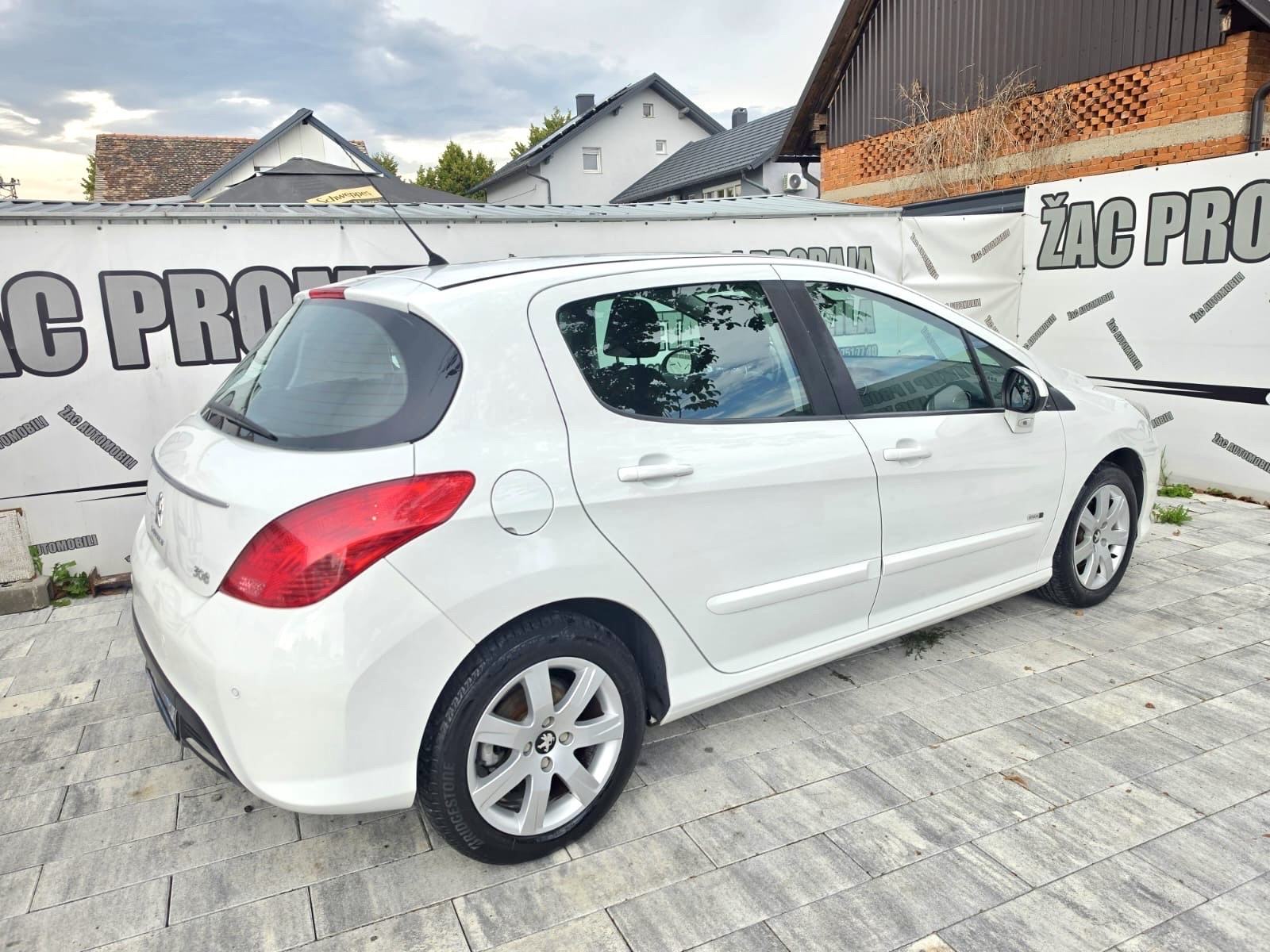 Peugeot 308 1,6 e-HDi # 132 TKM# KAO NOV # KRED- KART # HR- AUTO, fotografija 5