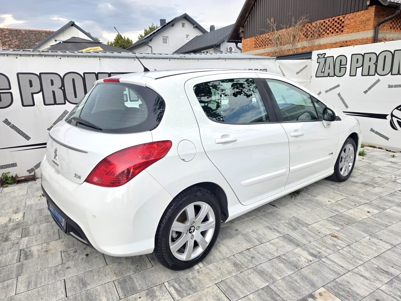 Peugeot 308 1,6 e-HDi # 132 TKM# KAO NOV # KRED- KART # HR- AUTO, fotografija 8