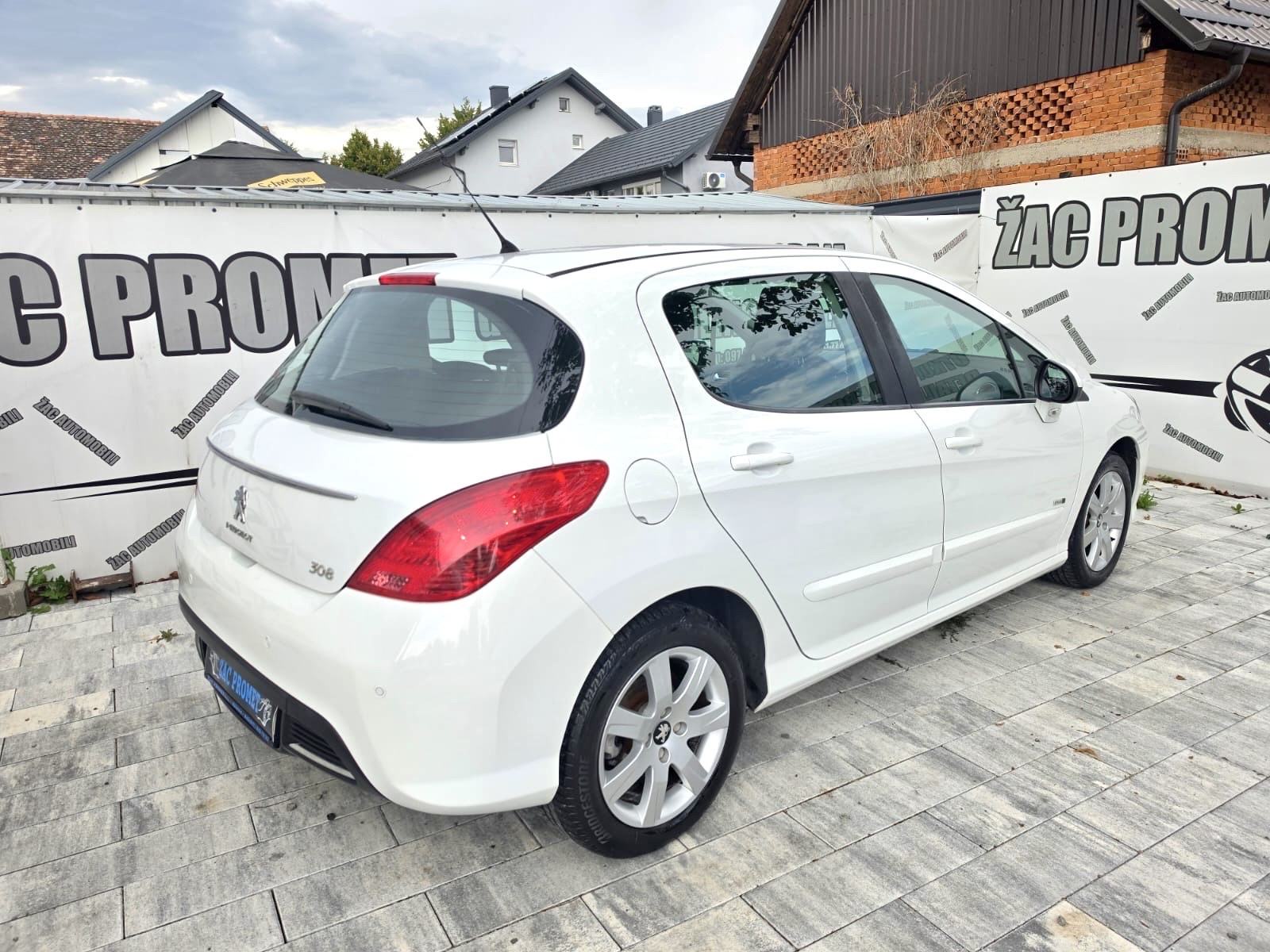 Peugeot 308 1,6 e-HDi # 132 TKM# KAO NOV # KRED- KART # HR- AUTO, fotografija 11