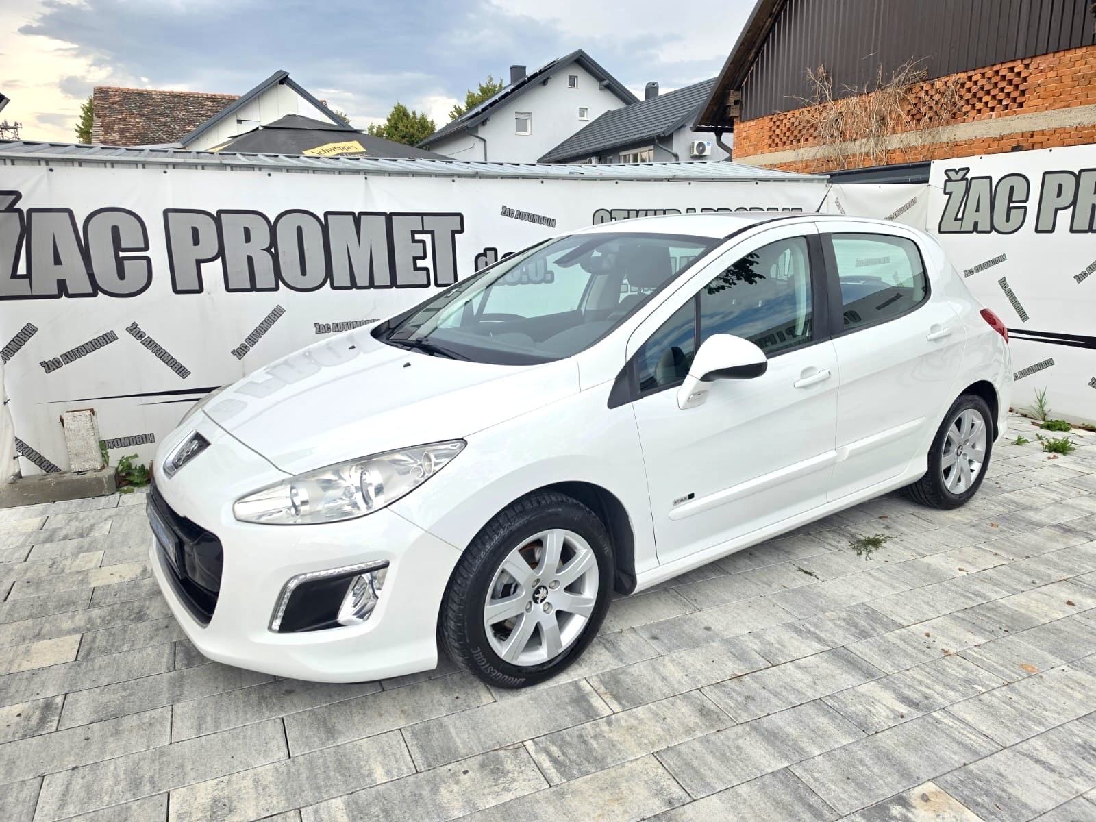 Peugeot 308 1,6 e-HDi # 132 TKM# KAO NOV # KRED- KART # HR- AUTO, fotografija 16