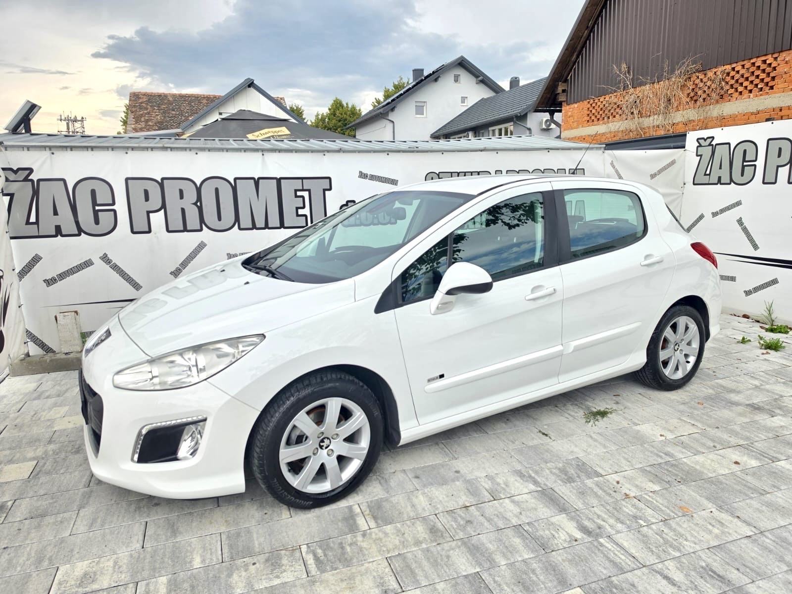Peugeot 308 1,6 e-HDi # 132 TKM# KAO NOV # KRED- KART # HR- AUTO, fotografija 18
