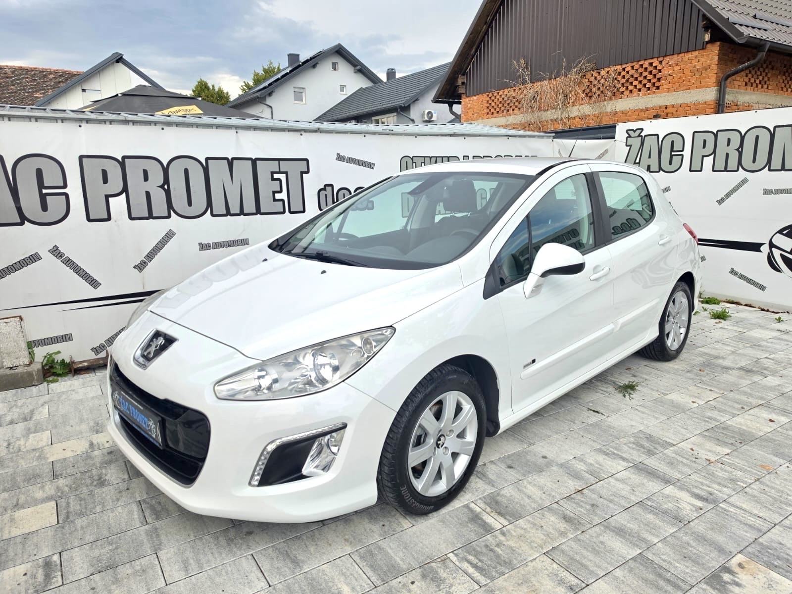 Peugeot 308 1,6 e-HDi # 132 TKM# KAO NOV # KRED- KART # HR- AUTO, fotografija 19