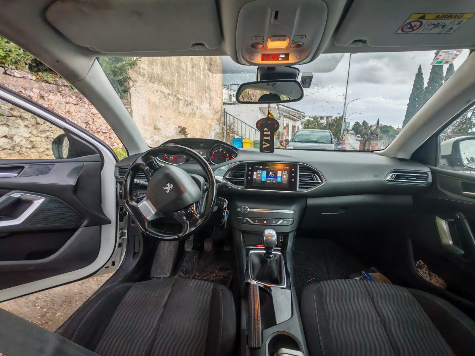 Peugeot 308 1,6 e-HDi, fotografija 2