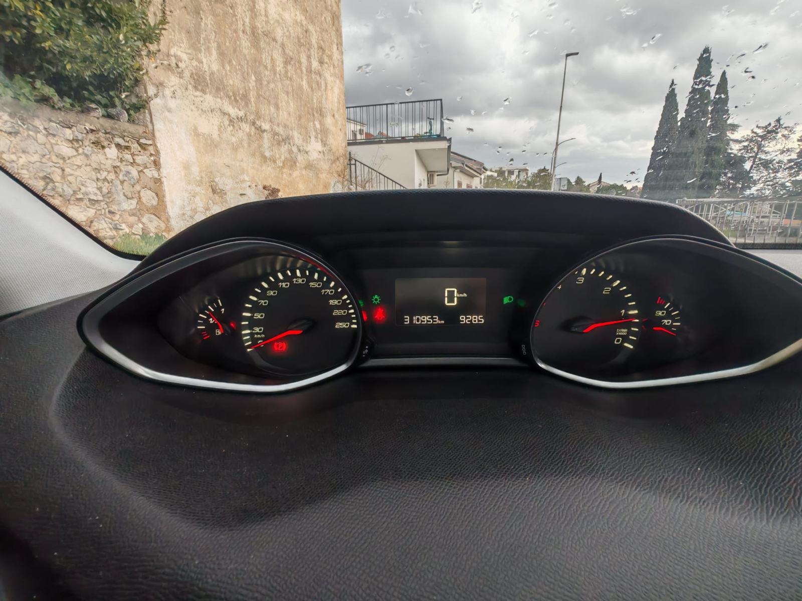 Peugeot 308 1,6 e-HDi, fotografija 3