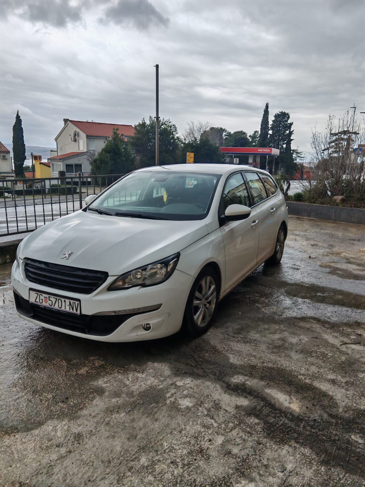 Peugeot 308 1,6 e-HDi, fotografija 1