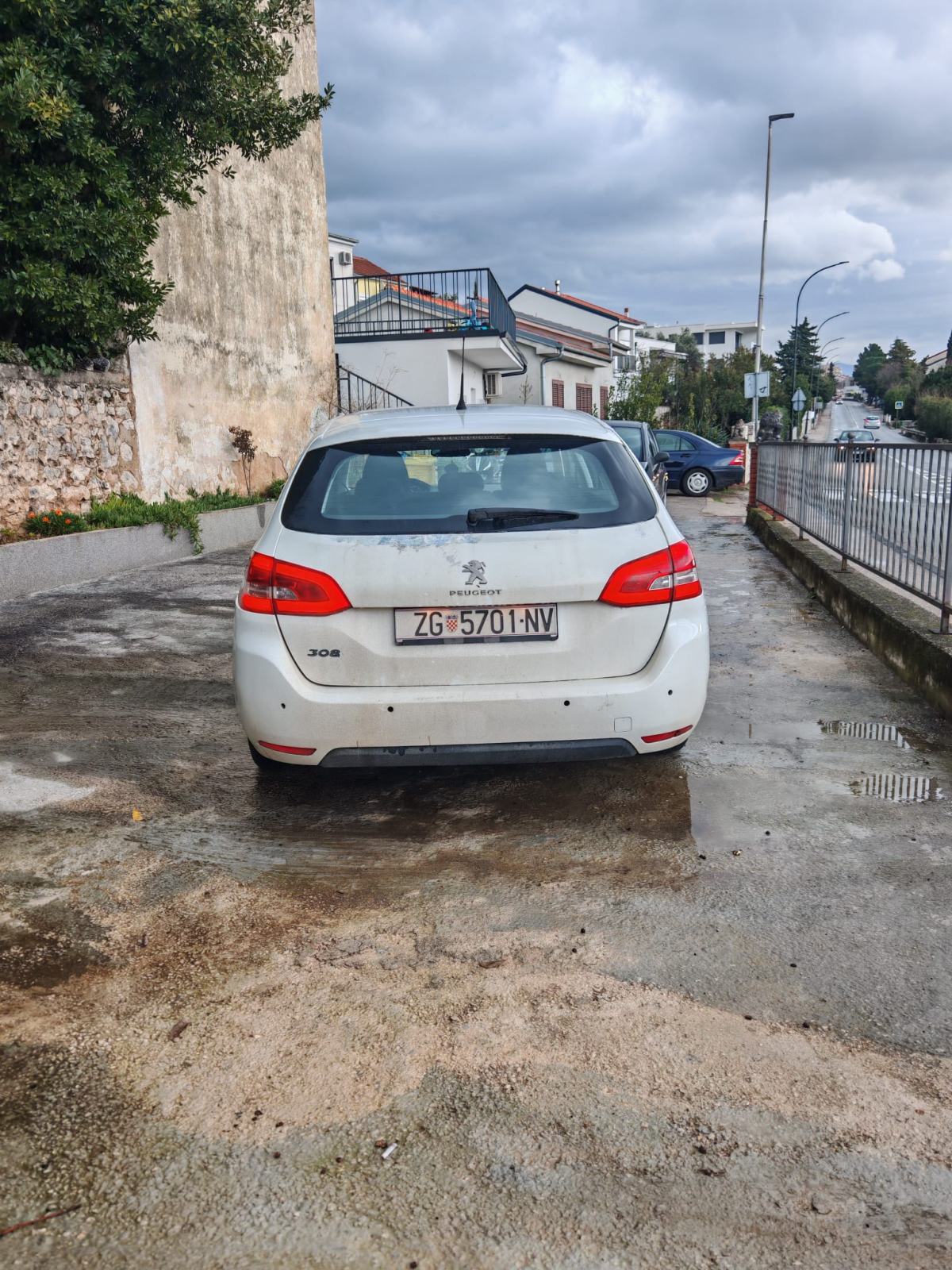 Peugeot 308 1,6 e-HDi, fotografija 13