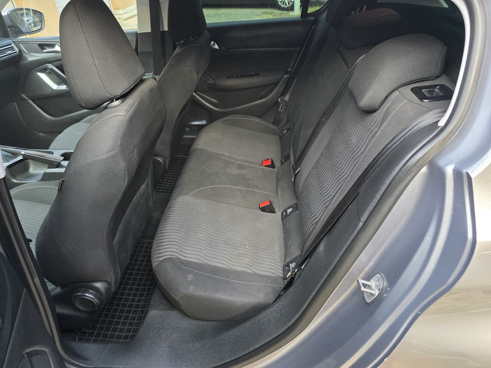 Peugeot 308 1,6 e-HDi, fotografija 17