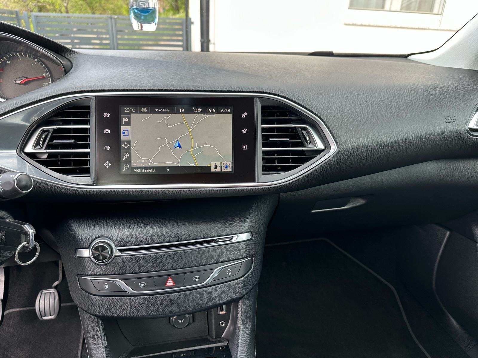 PEUGEOT 308 1.6 HDI 120ks - REG 11/2026 - ODLIČAN, fotografija 15