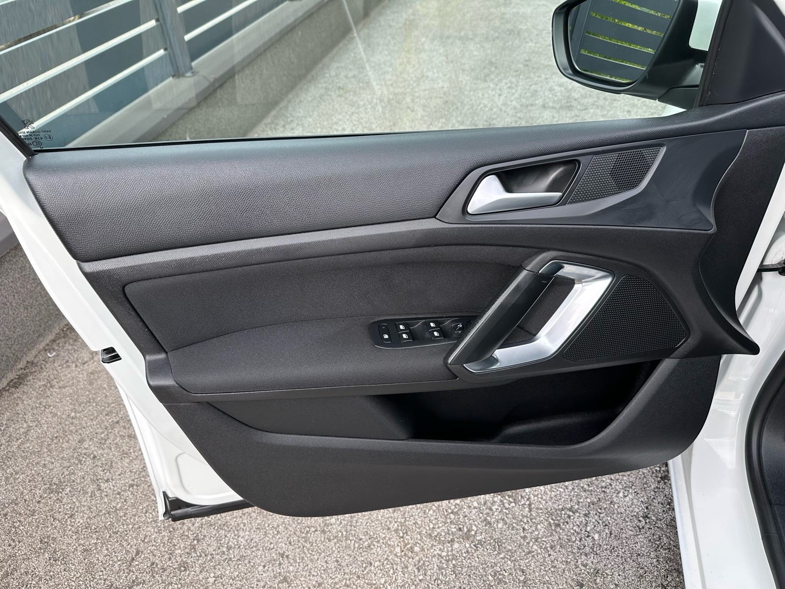 PEUGEOT 308 1.6 HDI 120ks - REG 11/2026 - ODLIČAN, fotografija 17