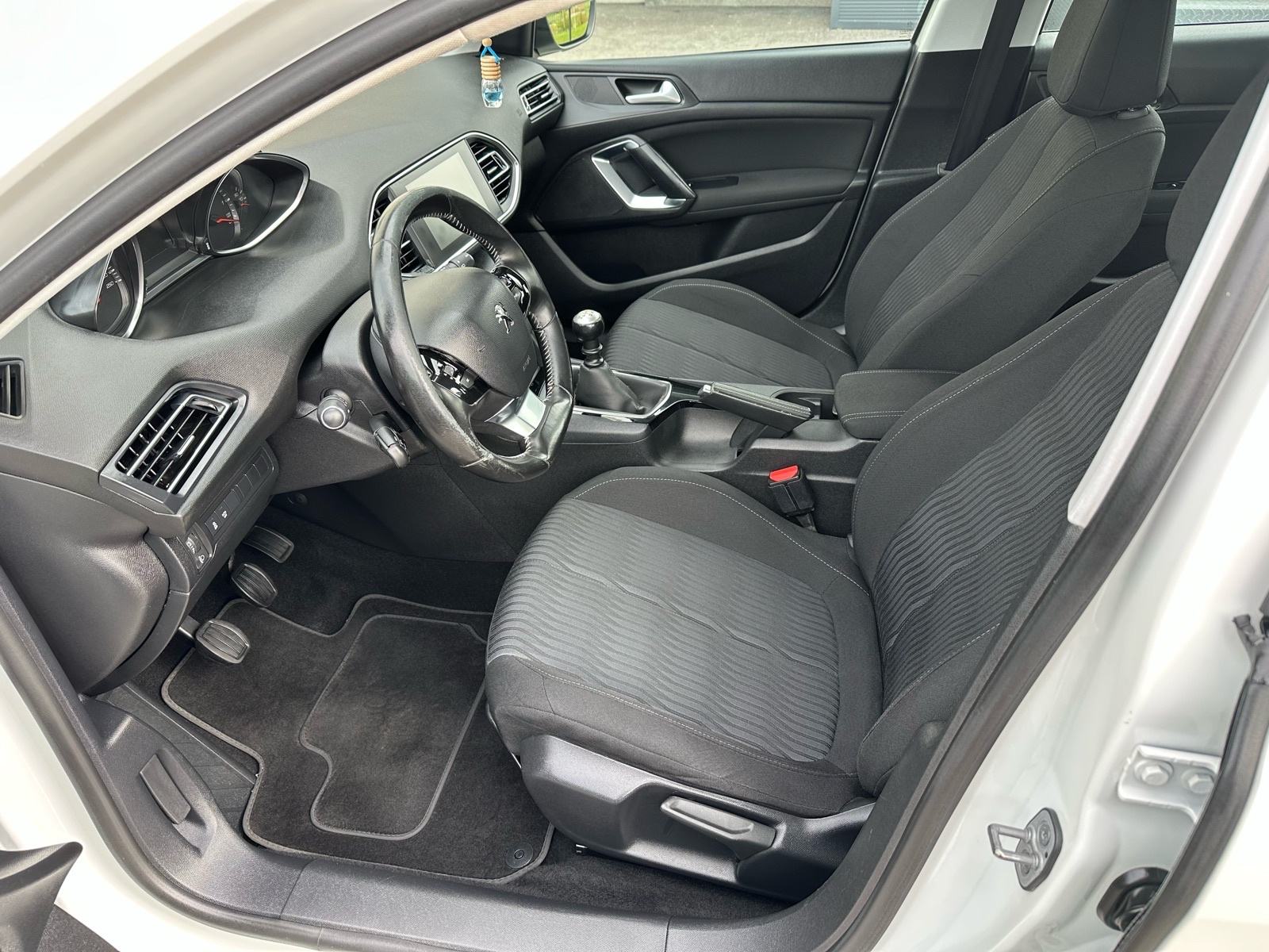 PEUGEOT 308 1.6 HDI 120ks - REG 11/2026 - ODLIČAN, fotografija 9