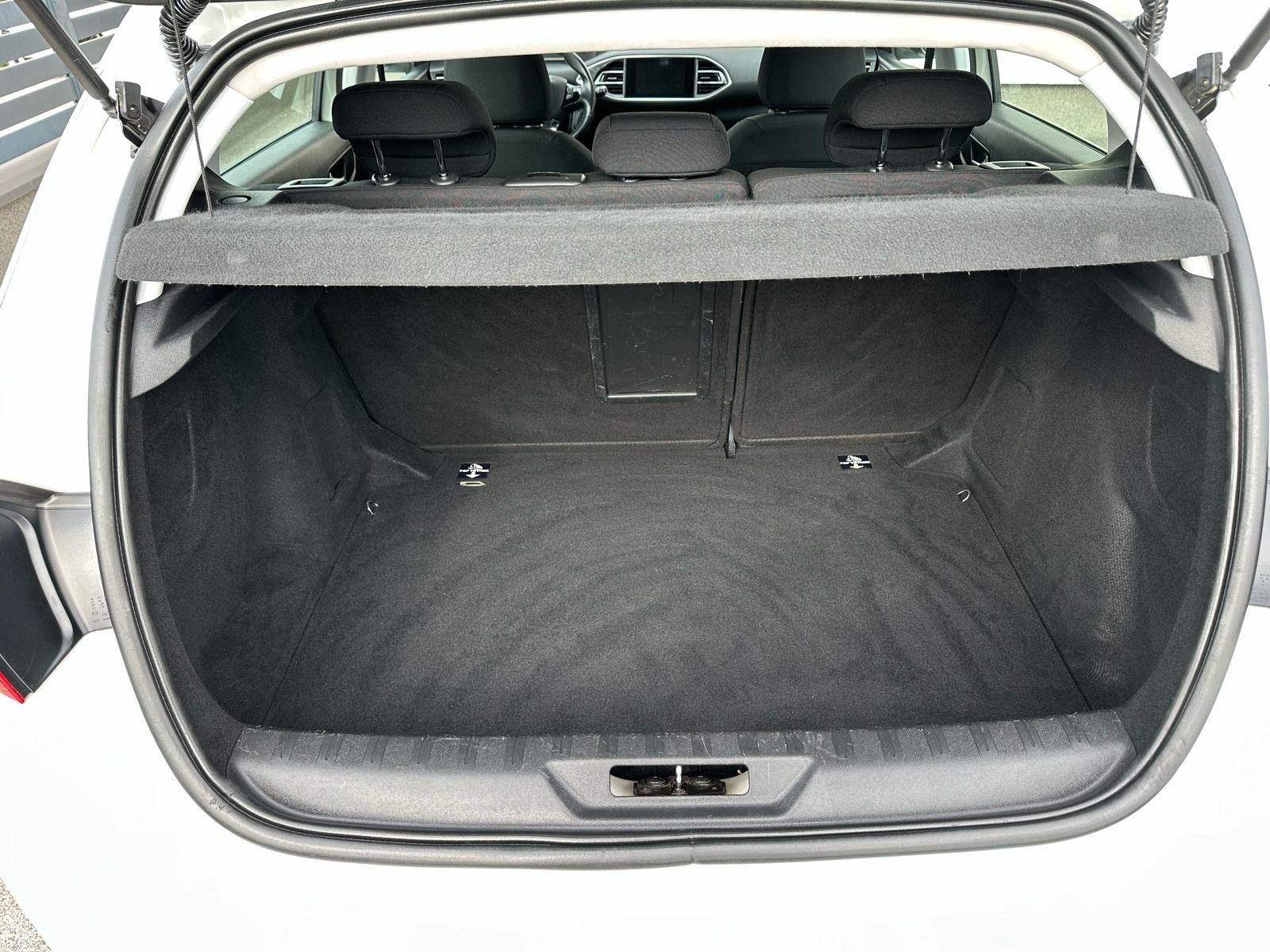 PEUGEOT 308 1.6 HDI 120ks - REG 11/2026 - ODLIČAN, fotografija 16