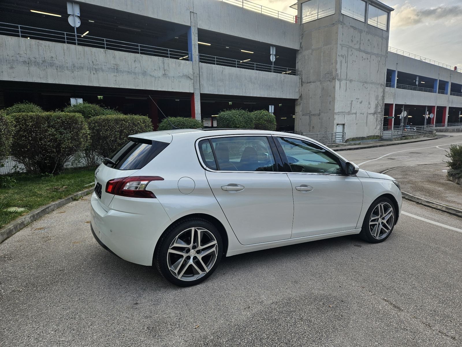 Peugeot 308 1,6 HDi,GT LINE paketom opreme, fotografija 9