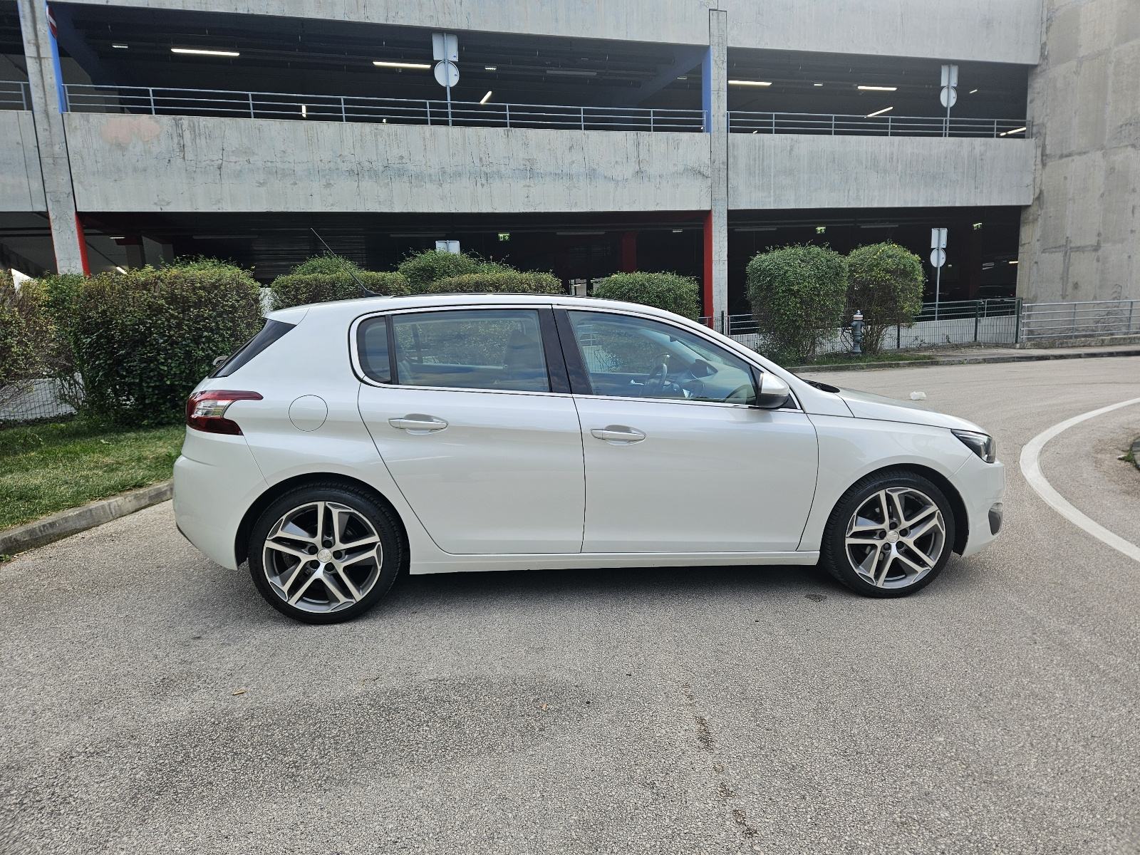 Peugeot 308 1,6 HDi,GT LINE paketom opreme, fotografija 10