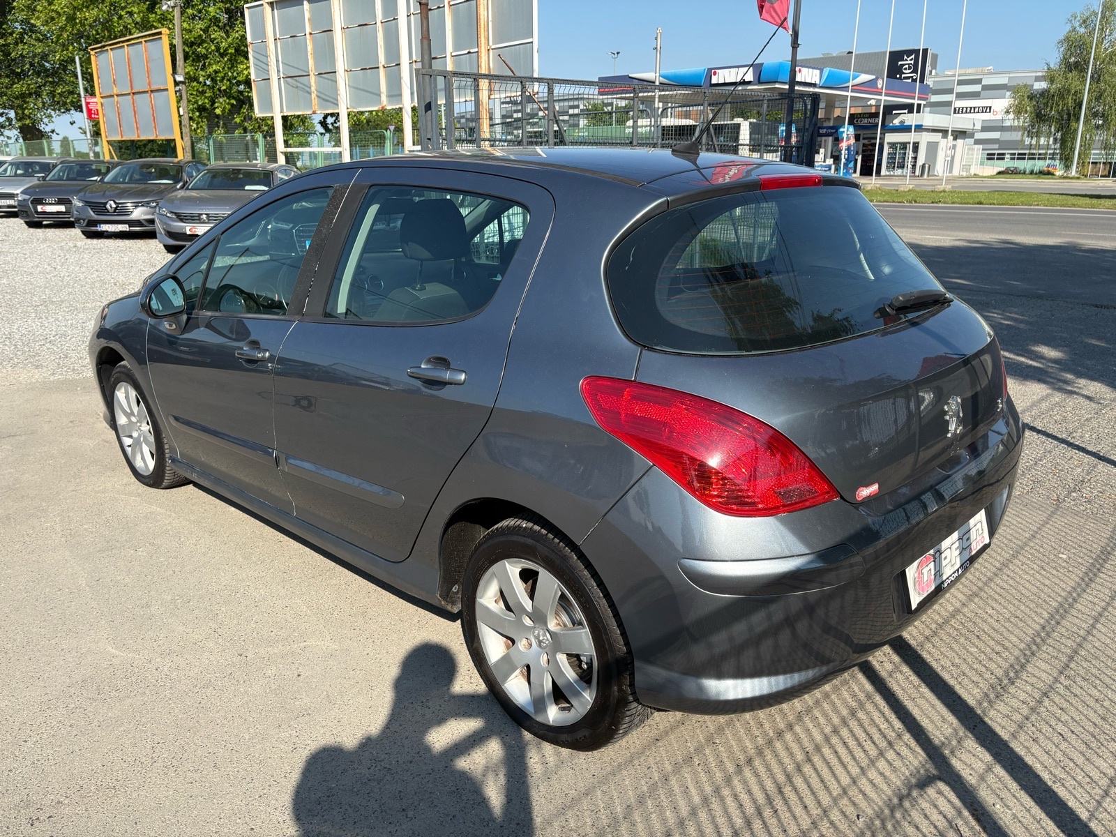 Peugeot 308 1,6 HDi KLIMA - ALU - VELIKI SERVIS - AUTOKREDIT, fotografija 4