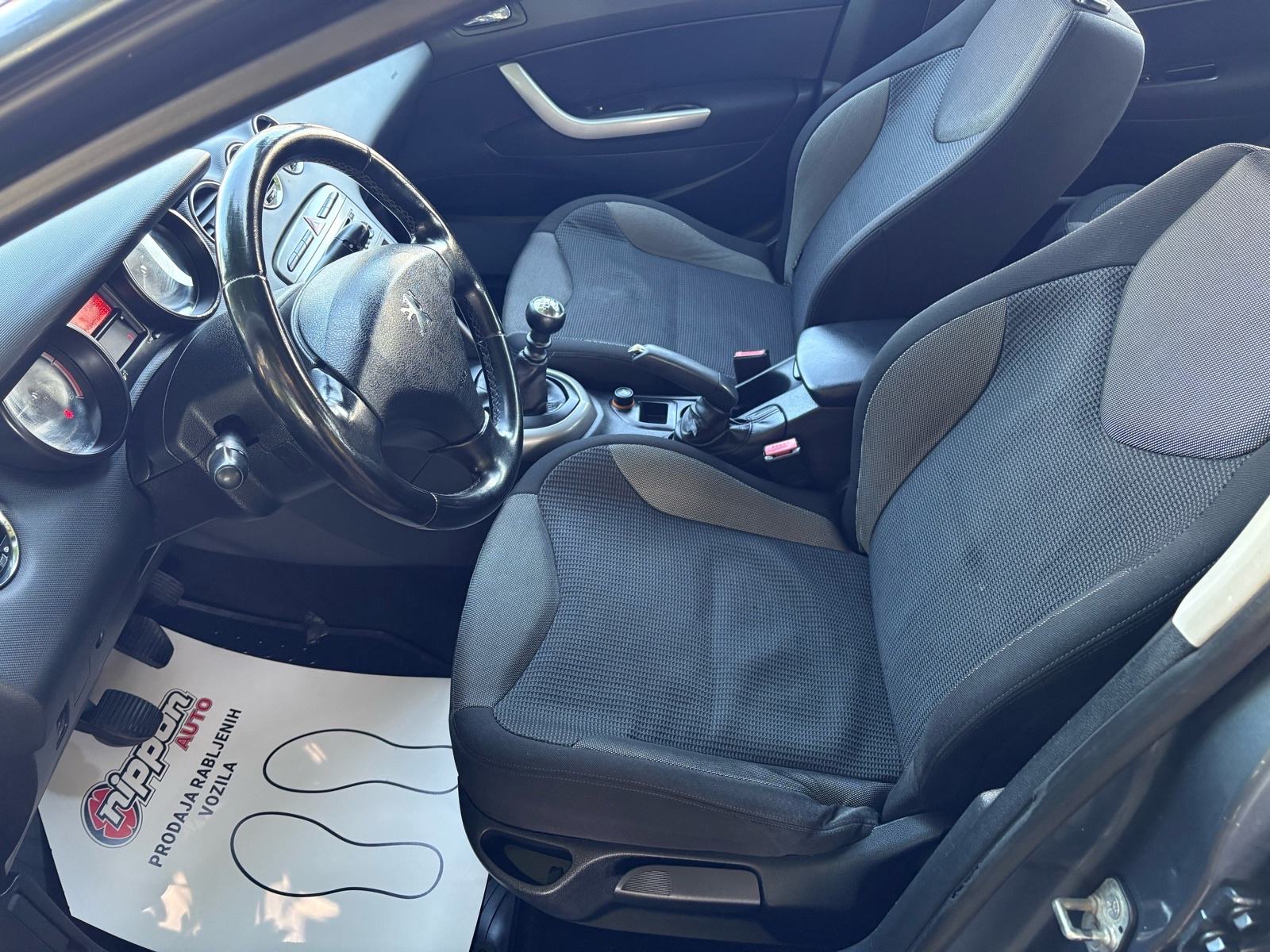 Peugeot 308 1,6 HDi KLIMA - ALU - VELIKI SERVIS - AUTOKREDIT, fotografija 11