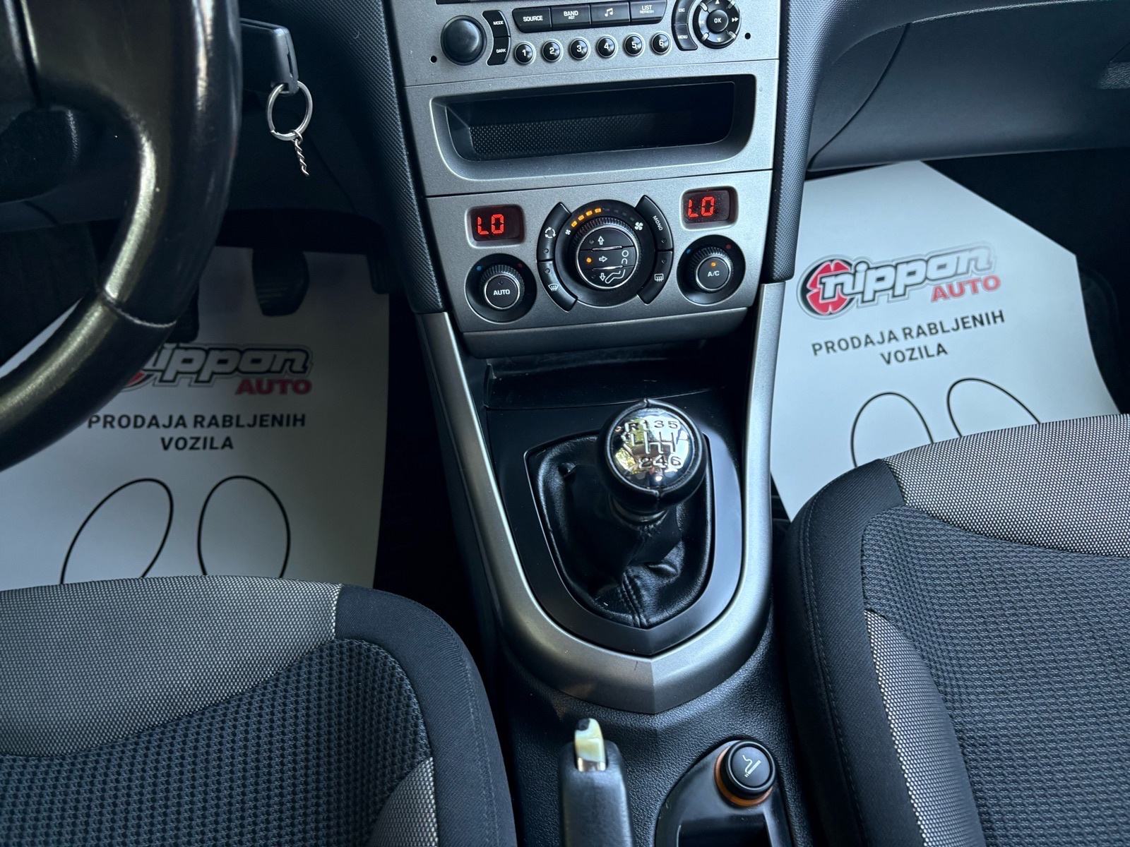 Peugeot 308 1,6 HDi KLIMA - ALU - VELIKI SERVIS - AUTOKREDIT, fotografija 16