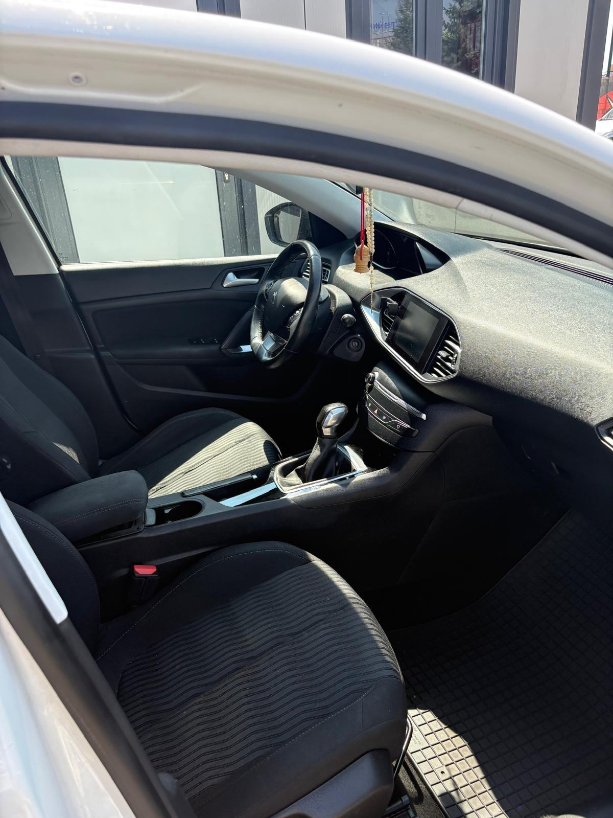 Peugeot 308 1,6 HDi registriran, fotografija 8