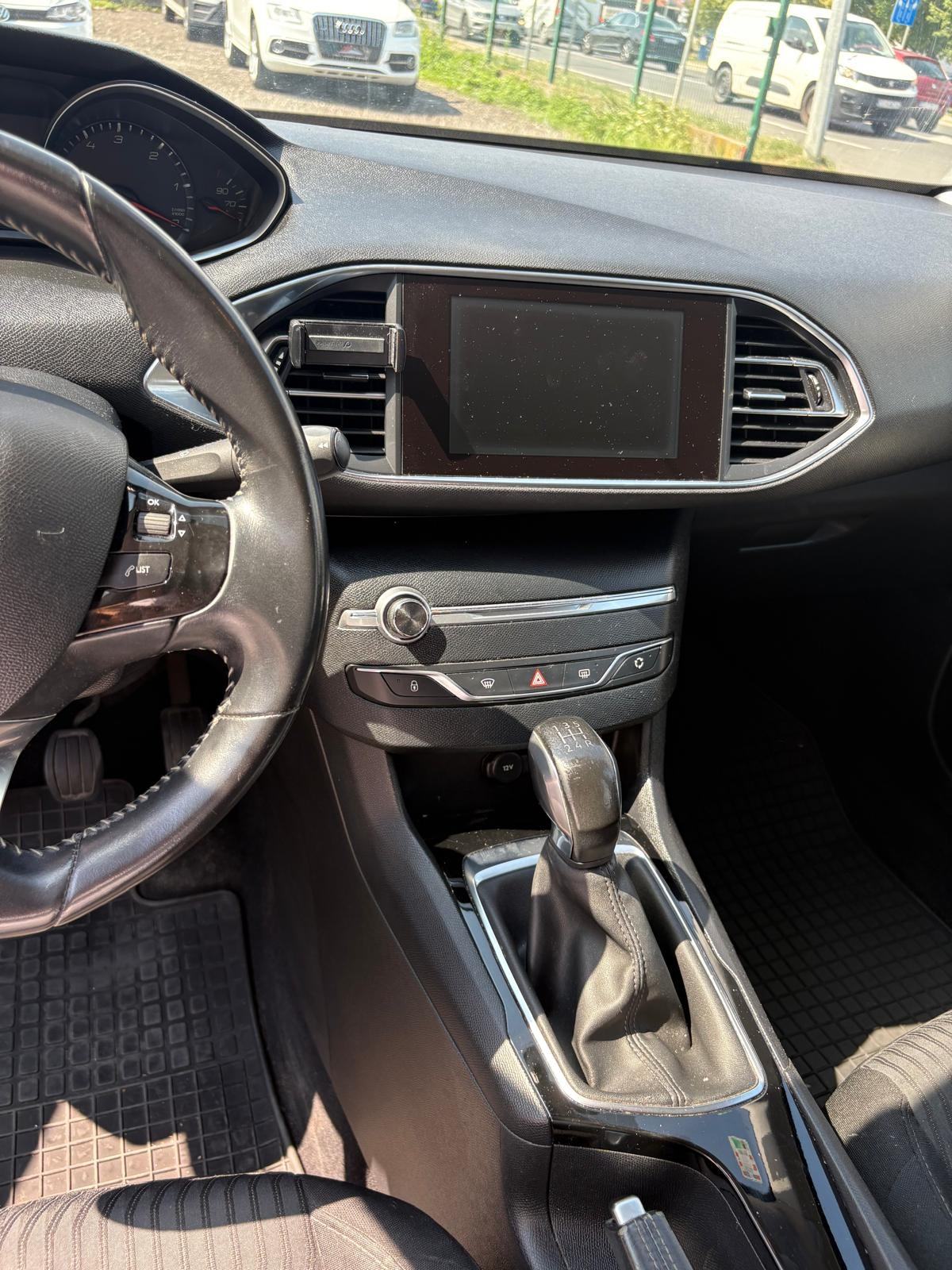 Peugeot 308 1,6 HDi registriran, fotografija 11