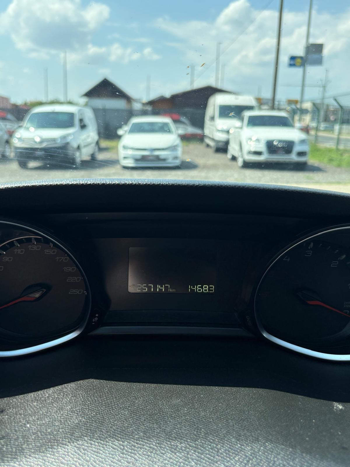 Peugeot 308 1,6 HDi registriran, fotografija 13