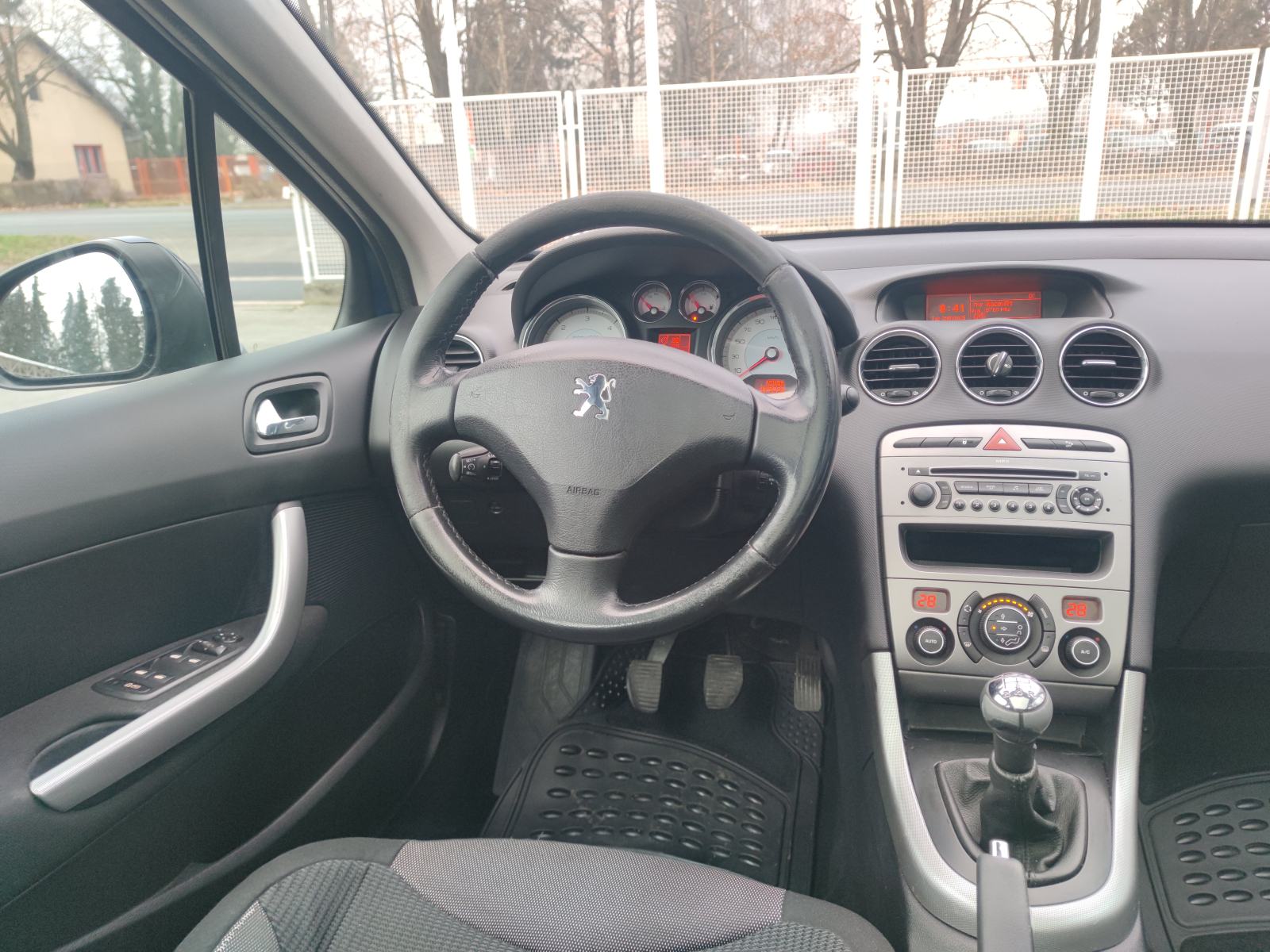 Peugeot 308 1,6 HDi PARKING SENZORI TEMPOMAT PANORAMA KROV PUTNI KOMP, fotografija 15