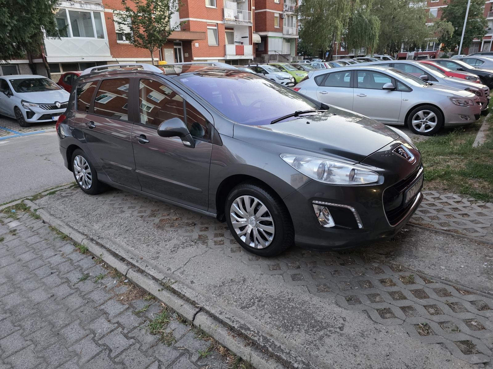 PEUGEOT 308SW 1,6 HDi,NAVI, BLUETOOTH,PARK.SENZORI,ODLIČAN - 3.450Eura, fotografija 3