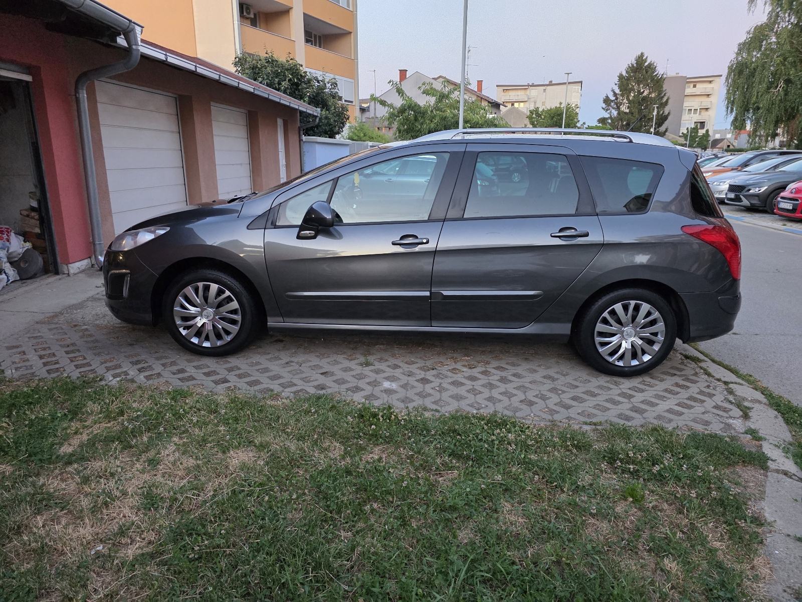 PEUGEOT 308SW 1,6 HDi,NAVI, BLUETOOTH,PARK.SENZORI,ODLIČAN - 3.450Eura, fotografija 5
