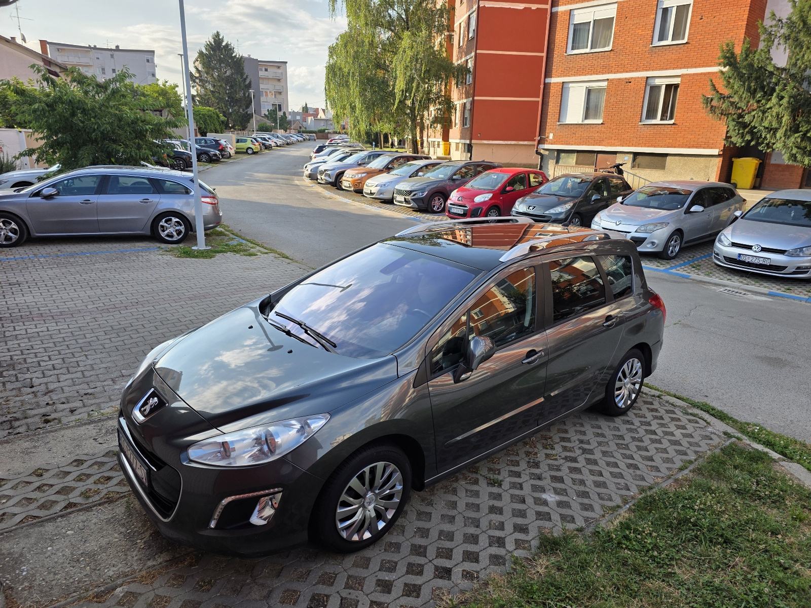 PEUGEOT 308SW 1,6 HDi,NAVI, BLUETOOTH,PARK.SENZORI,ODLIČAN - 3.450Eura, fotografija 4