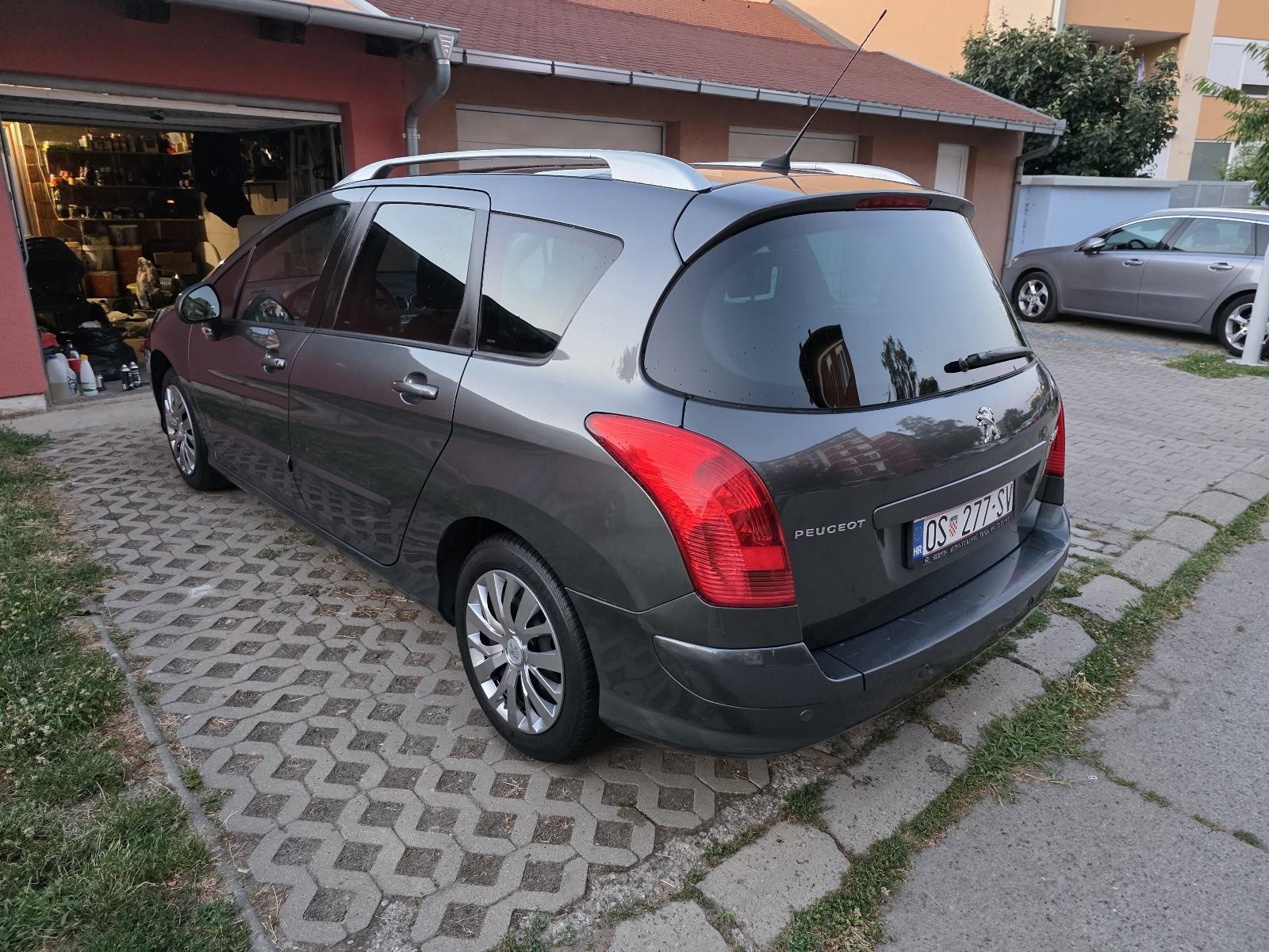 PEUGEOT 308SW 1,6 HDi,NAVI, BLUETOOTH,PARK.SENZORI,ODLIČAN - 3.450Eura, fotografija 6