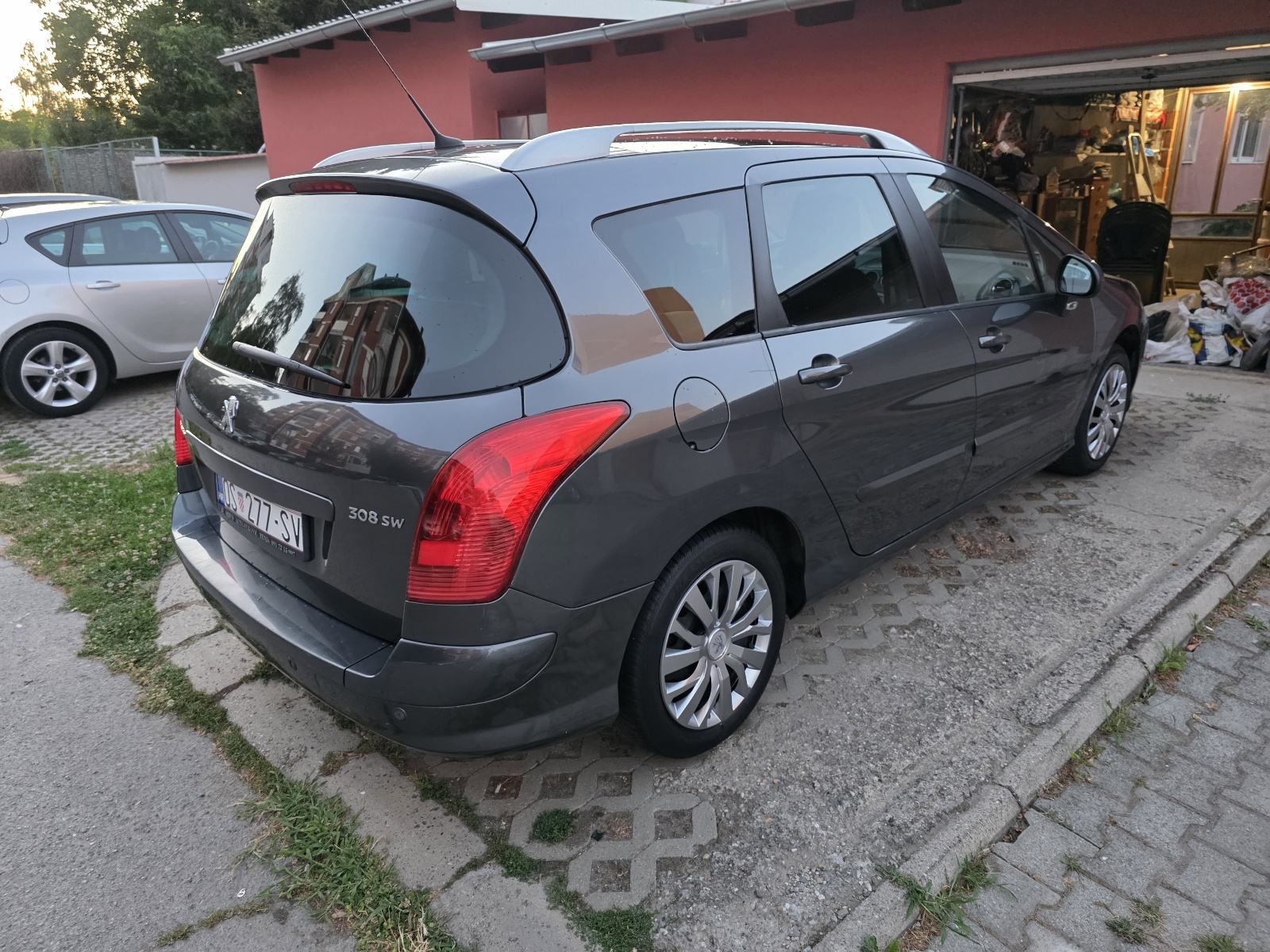 PEUGEOT 308SW 1,6 HDi,NAVI, BLUETOOTH,PARK.SENZORI,ODLIČAN - 3.450Eura, fotografija 7