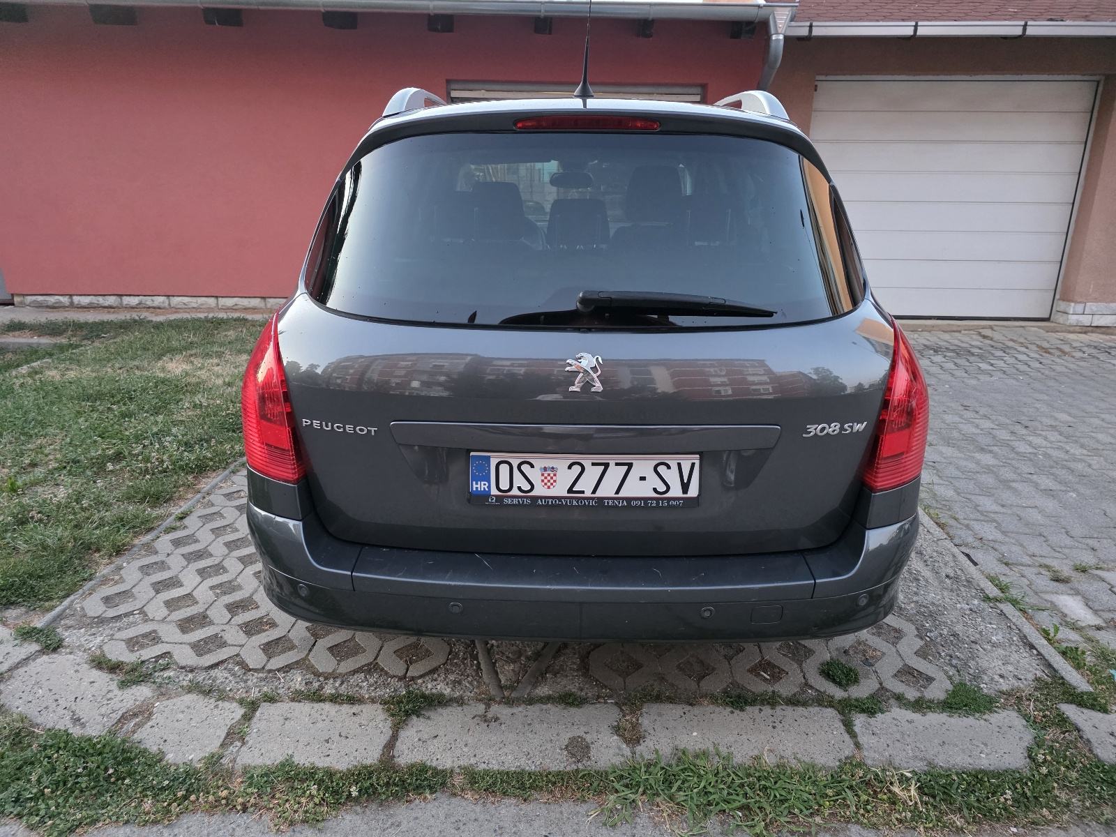 PEUGEOT 308SW 1,6 HDi,NAVI, BLUETOOTH,PARK.SENZORI,ODLIČAN - 3.450Eura, fotografija 10