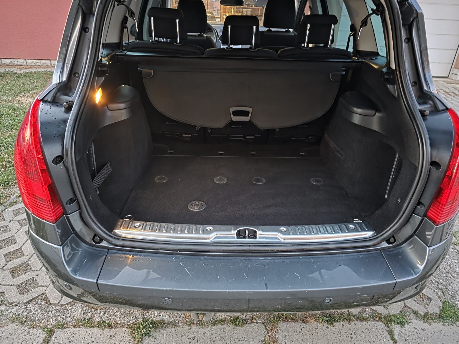 PEUGEOT 308SW 1,6 HDi,NAVI, BLUETOOTH,PARK.SENZORI,ODLIČAN - 3.450Eura, fotografija 12
