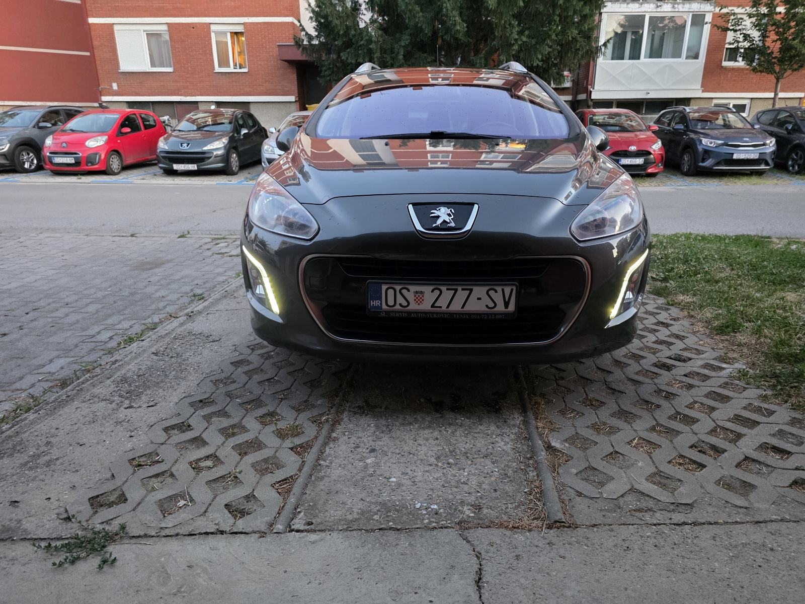 PEUGEOT 308SW 1,6 HDi,NAVI, BLUETOOTH,PARK.SENZORI,ODLIČAN - 3.450Eura, fotografija 11