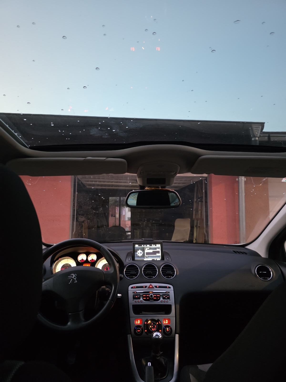 PEUGEOT 308SW 1,6 HDi,NAVI, BLUETOOTH,PARK.SENZORI,ODLIČAN - 3.450Eura, fotografija 16