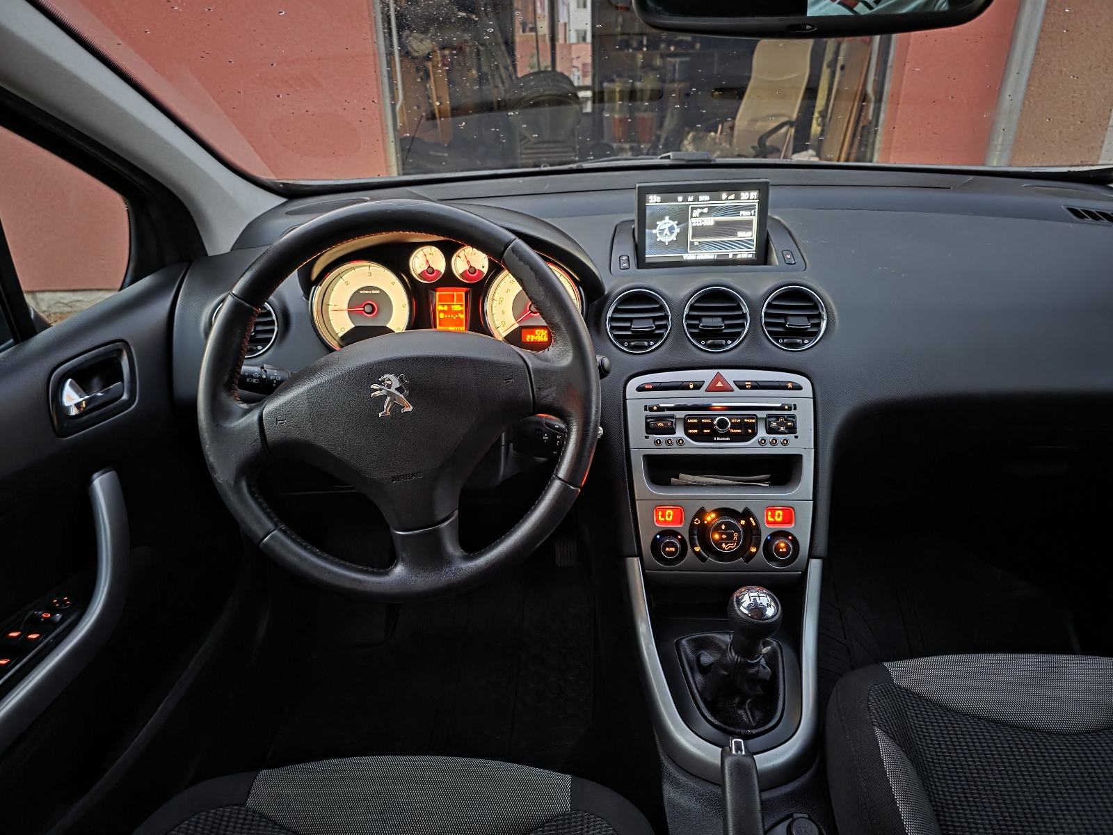 PEUGEOT 308SW 1,6 HDi,NAVI, BLUETOOTH,PARK.SENZORI,ODLIČAN - 3.450Eura, fotografija 13