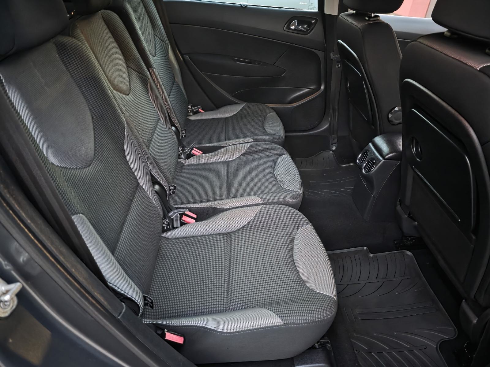 PEUGEOT 308SW 1,6 HDi,NAVI, BLUETOOTH,PARK.SENZORI,ODLIČAN - 3.450Eura, fotografija 20