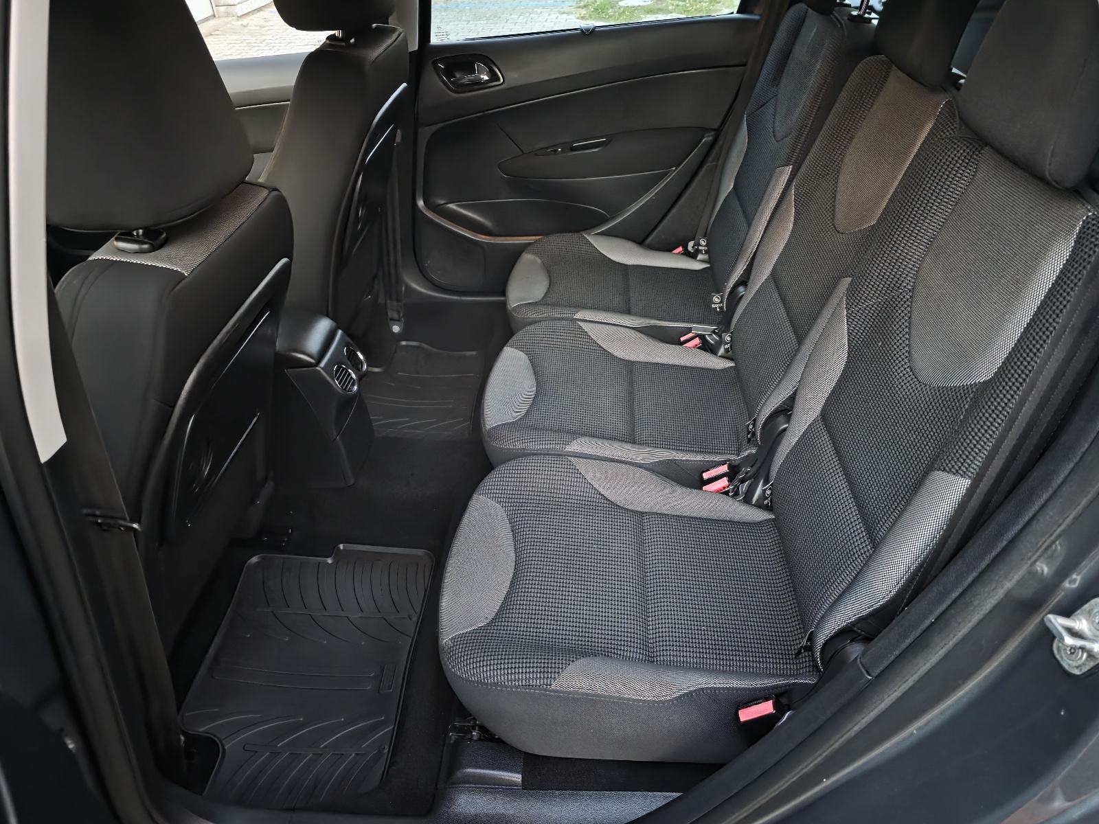 PEUGEOT 308SW 1,6 HDi,NAVI, BLUETOOTH,PARK.SENZORI,ODLIČAN - 3.450Eura, fotografija 19