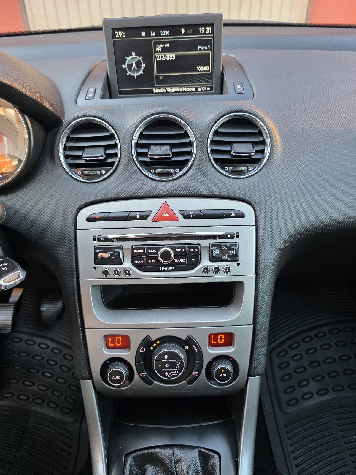 PEUGEOT 308SW 1,6 HDi,NAVI, BLUETOOTH,PARK.SENZORI,ODLIČAN - 3.450Eura, fotografija 14
