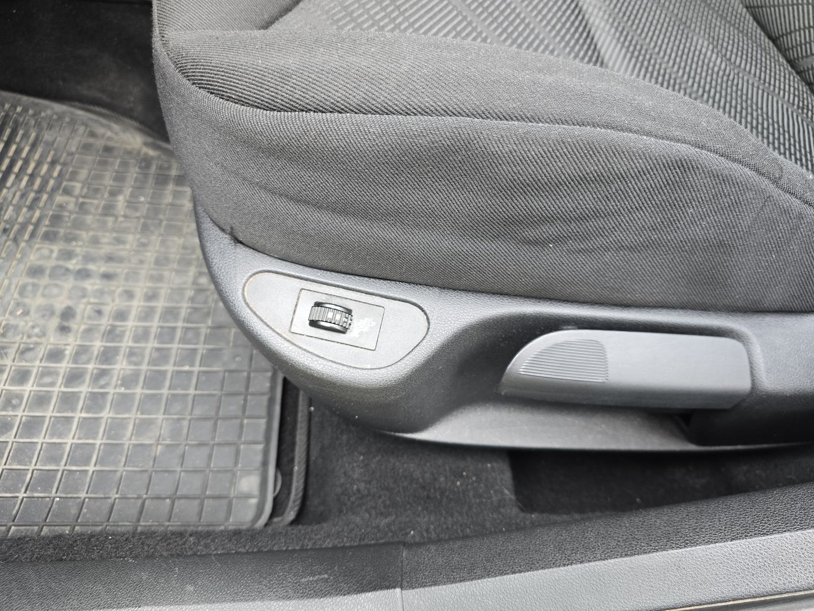 Peugeot 308 1,6 HDi, fotografija 13