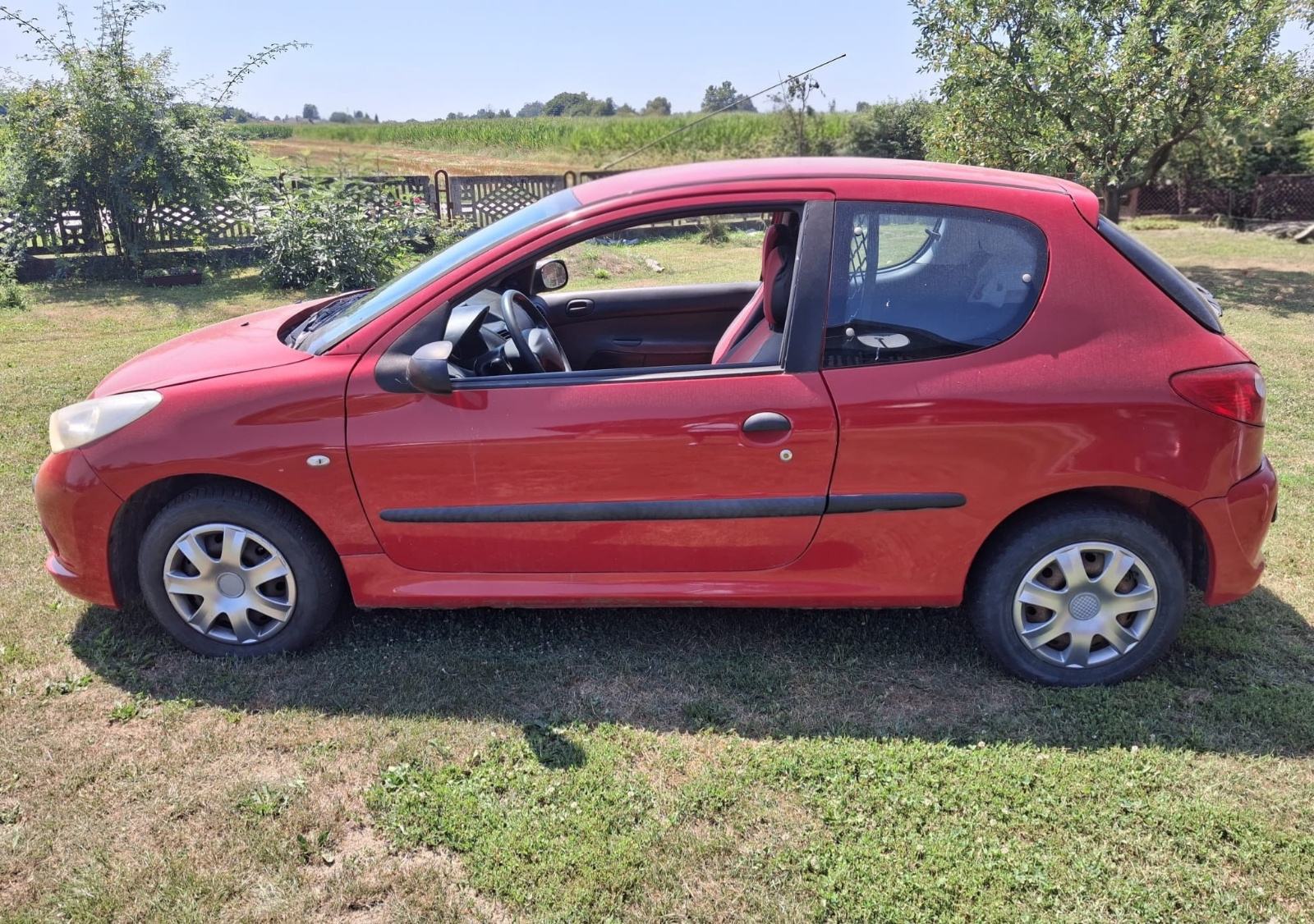 Peugeot 206+ 1,4 HDi 2011g, fotografija 6
