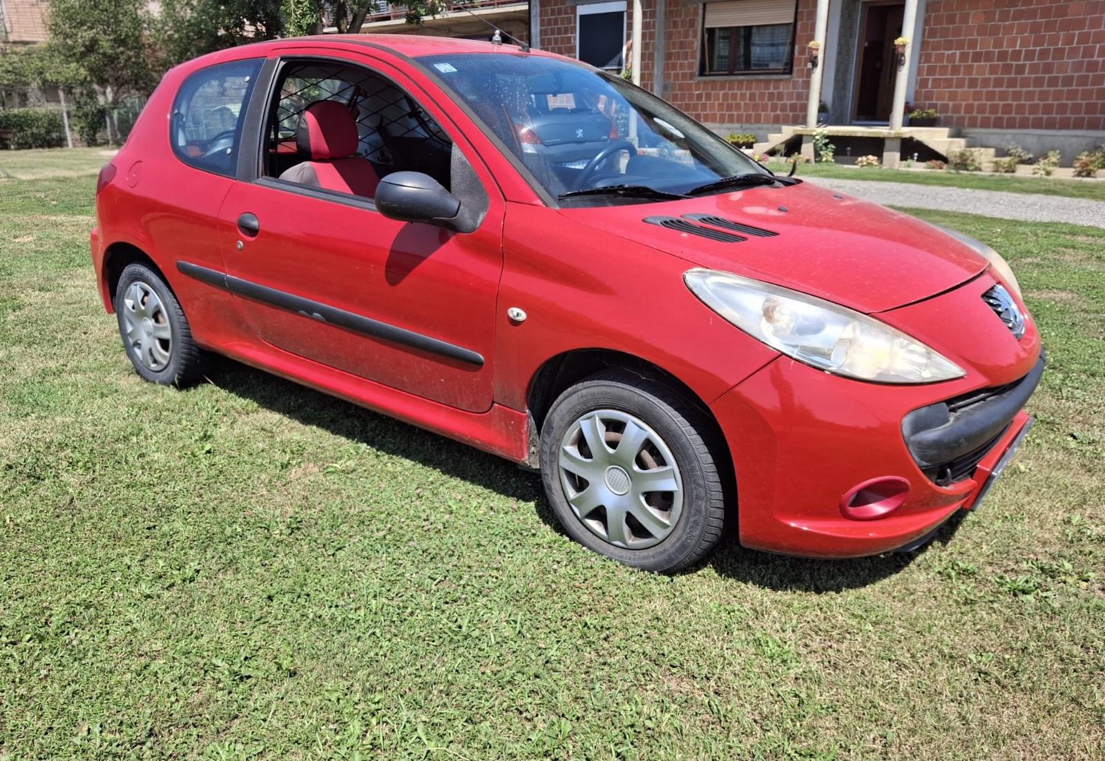 Peugeot 206+ 1,4 HDi 2011g, fotografija 4