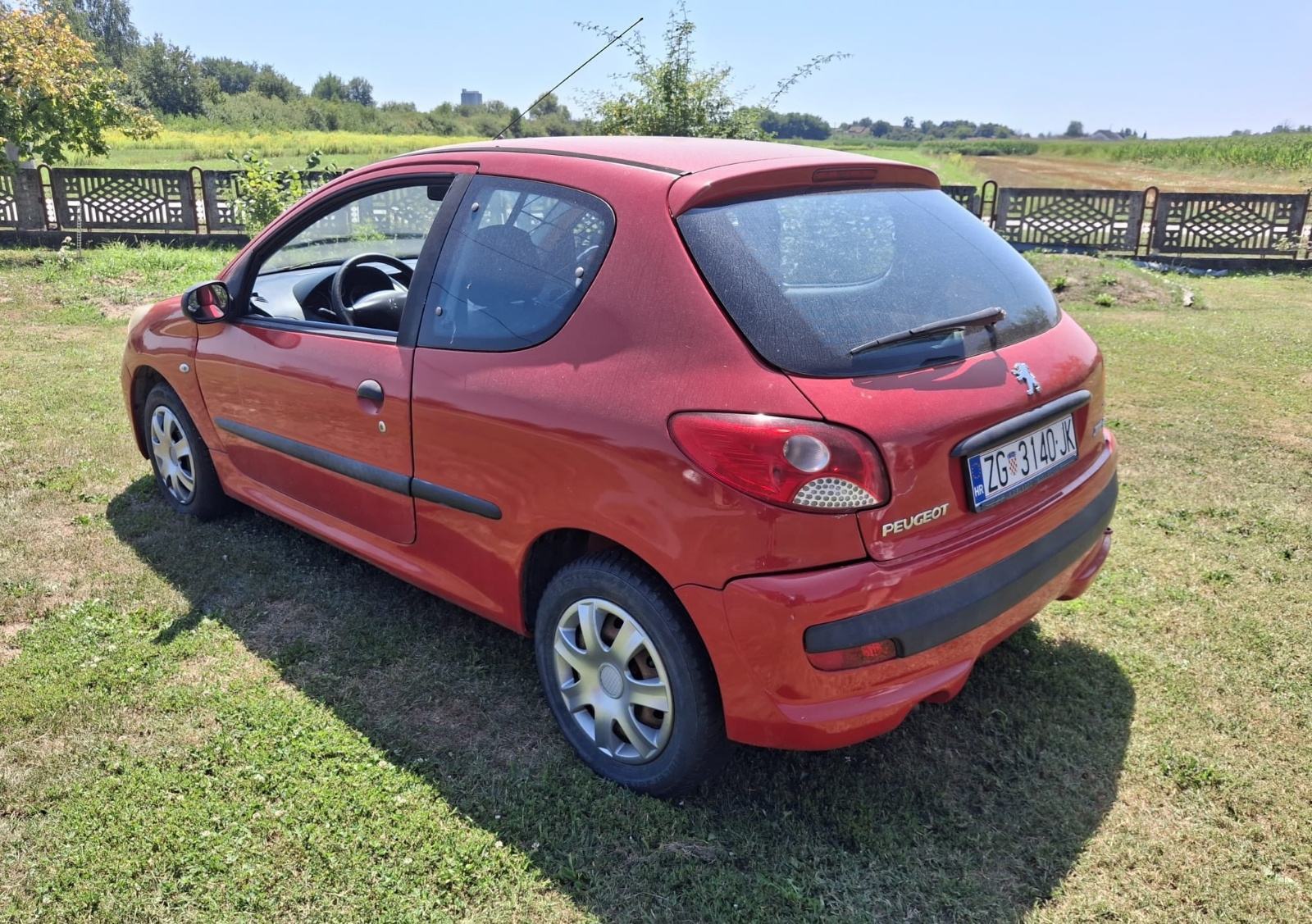 Peugeot 206+ 1,4 HDi 2011g, fotografija 7