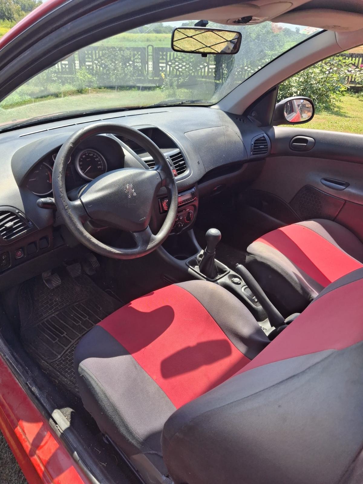 Peugeot 206+ 1,4 HDi 2011g, fotografija 13