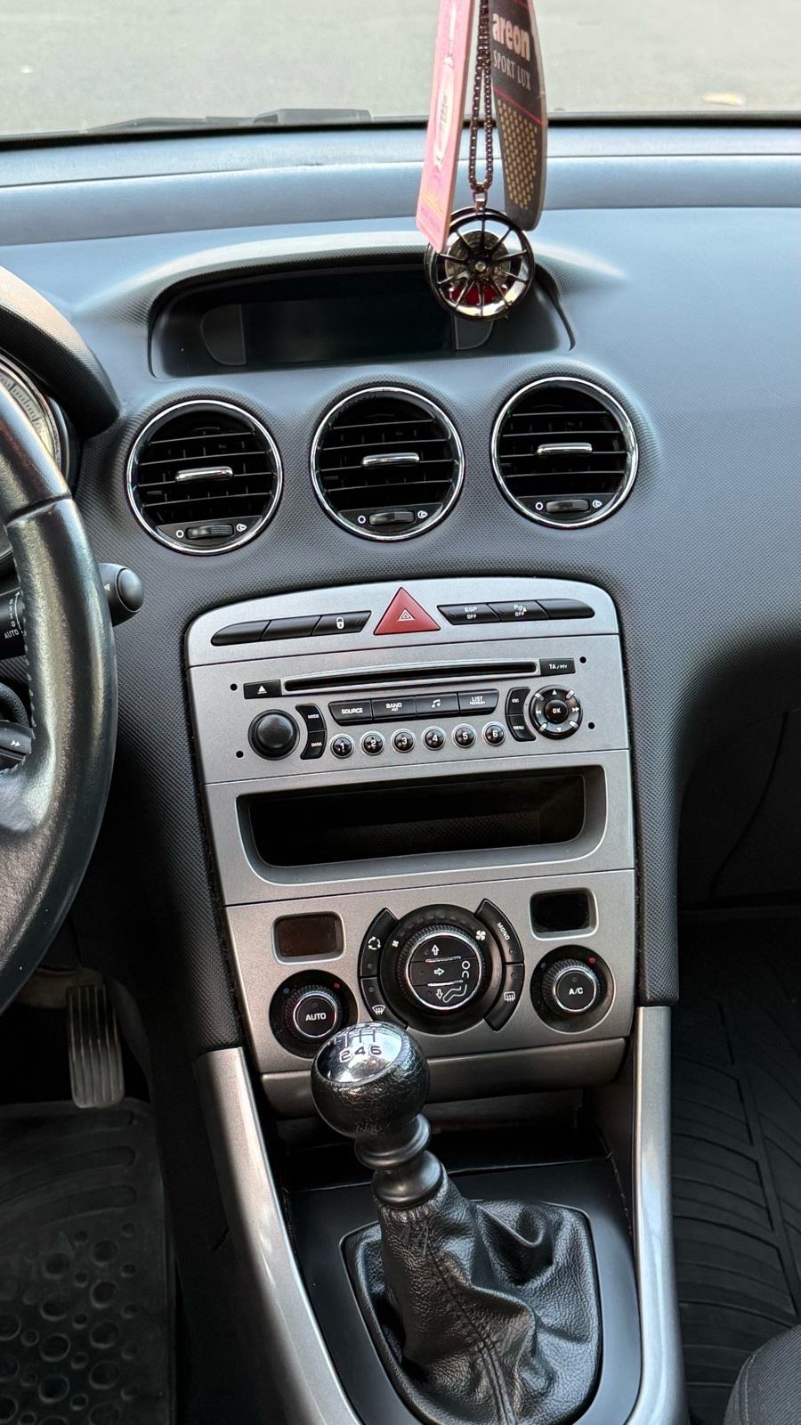 Peugeot 308 1,6 HDi, fotografija 12