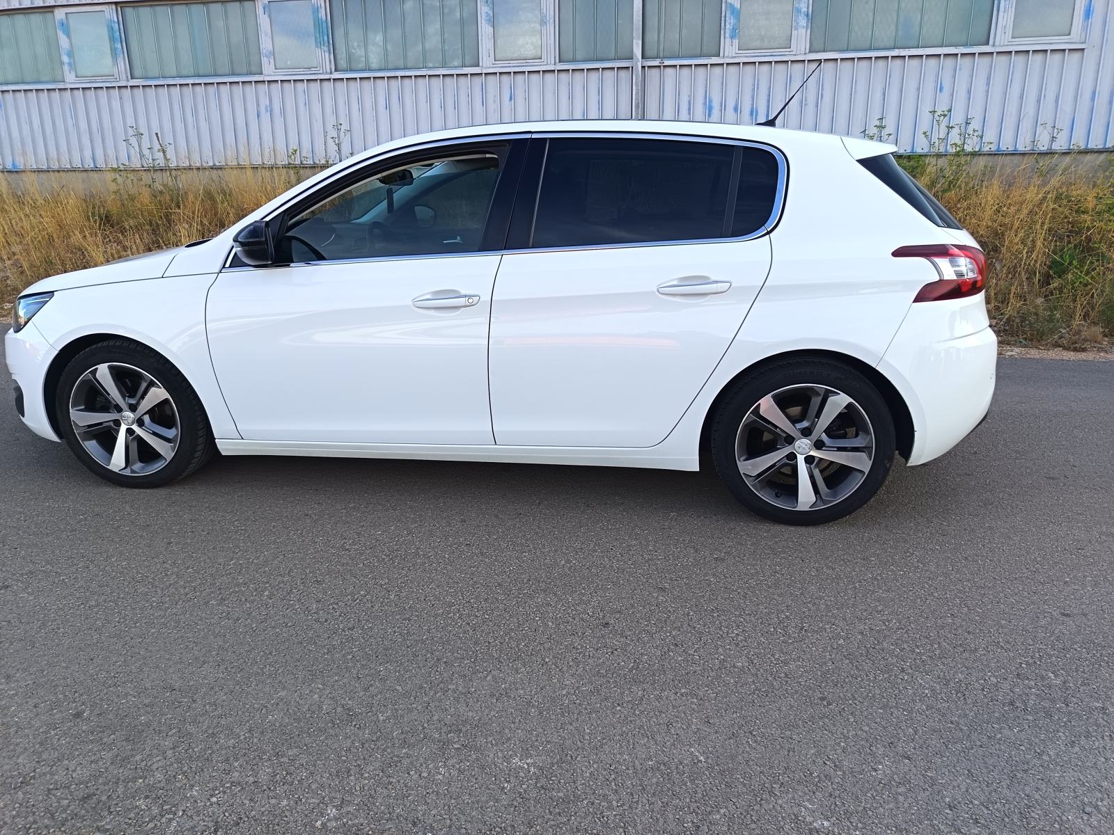 Peugeot 308 2,0 BlueHDi, fotografija 4