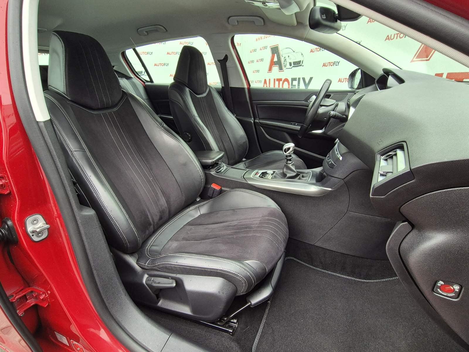 Peugeot 308 2.0 HDI Allure, Kamera, Navigacija, Bixenon, 18"alu, fotografija 19