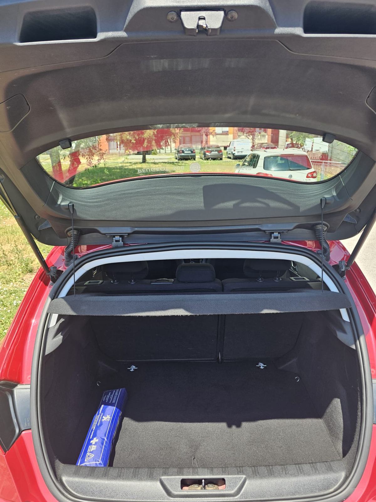 Peugeot 308 2,0 Blue HDi, fotografija 9