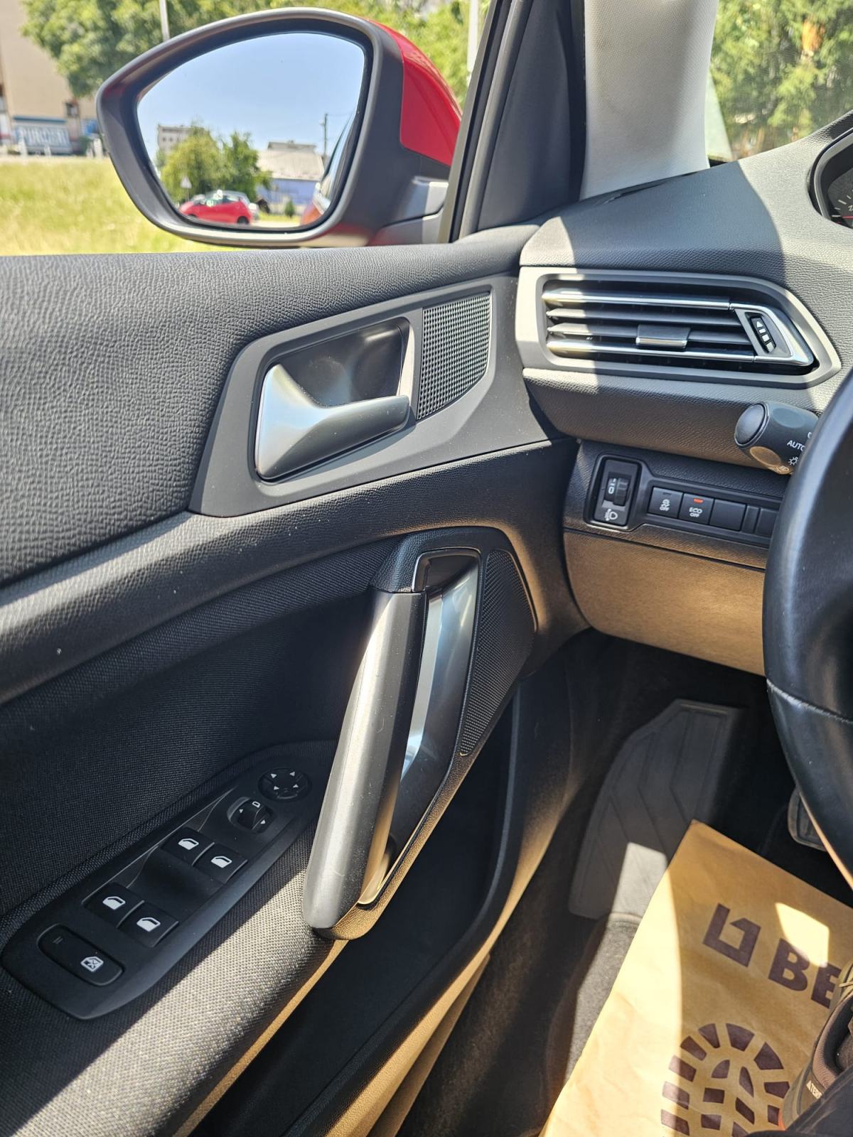 Peugeot 308 2,0 Blue HDi, fotografija 17