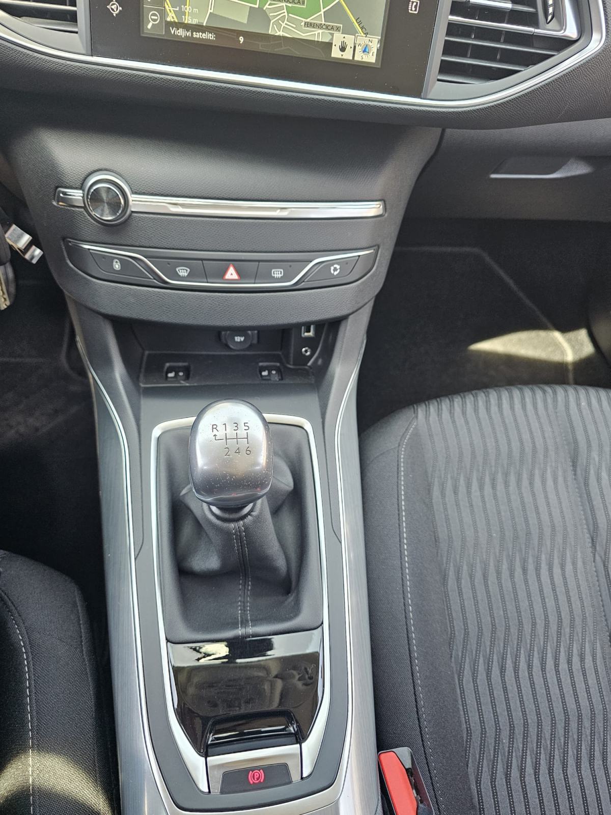 Peugeot 308 2,0 Blue HDi, fotografija 19