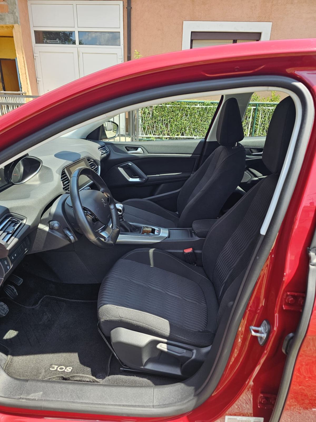 Peugeot 308 2,0 Blue HDi, fotografija 13